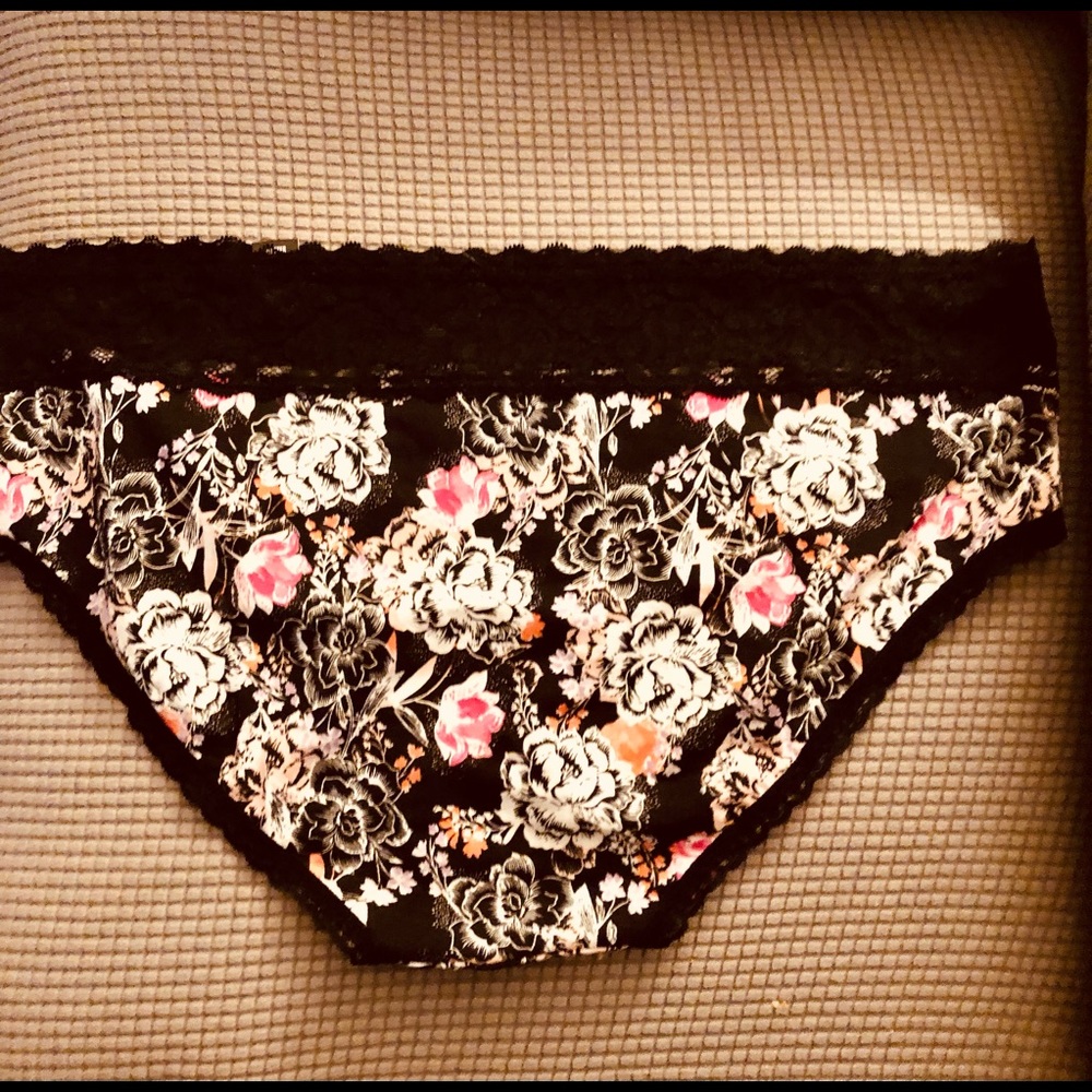 TORRID BLACK FLORAL PANTY SIZE 2 X - Picture 3 of 5